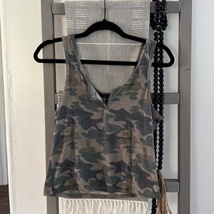 Camo tank